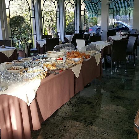 Hotel La Villa Gravedona Buitenkant foto
