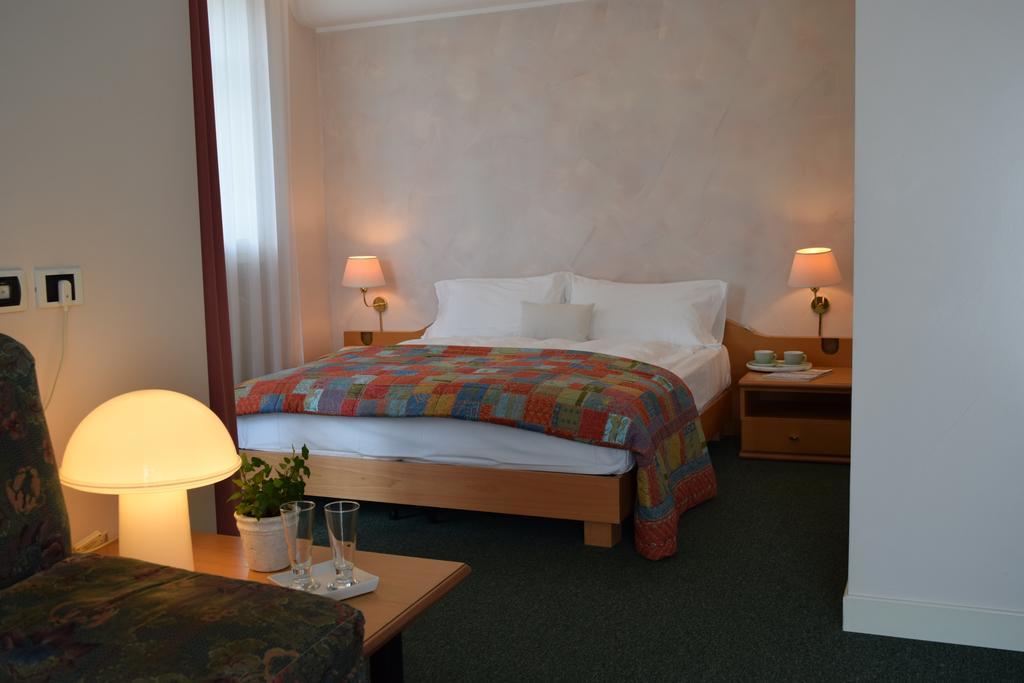 Hotel La Villa Gravedona Buitenkant foto