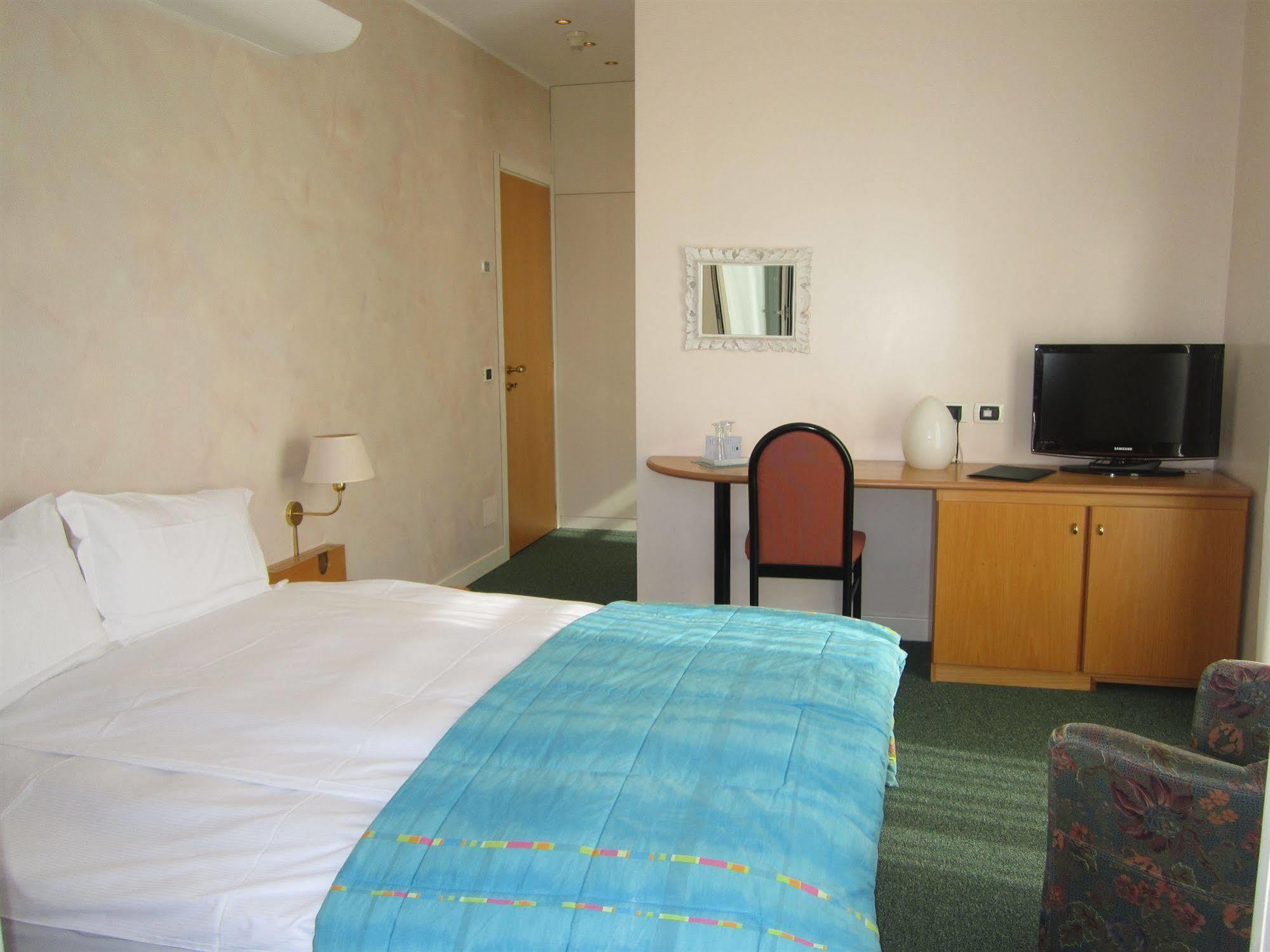 Hotel La Villa Gravedona Buitenkant foto