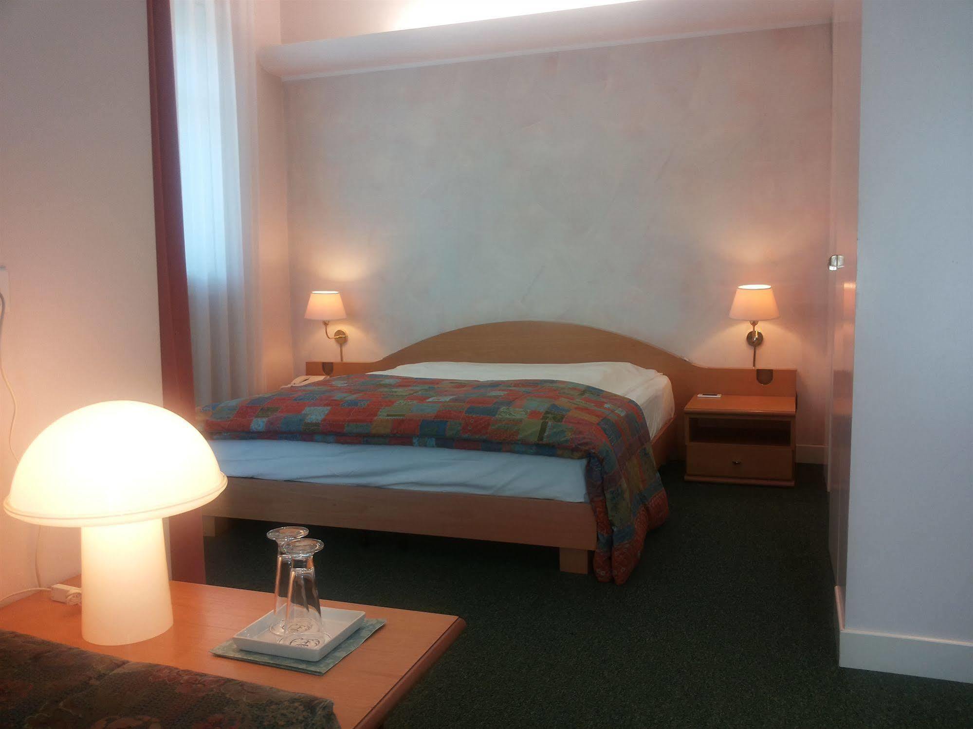 Hotel La Villa Gravedona Buitenkant foto